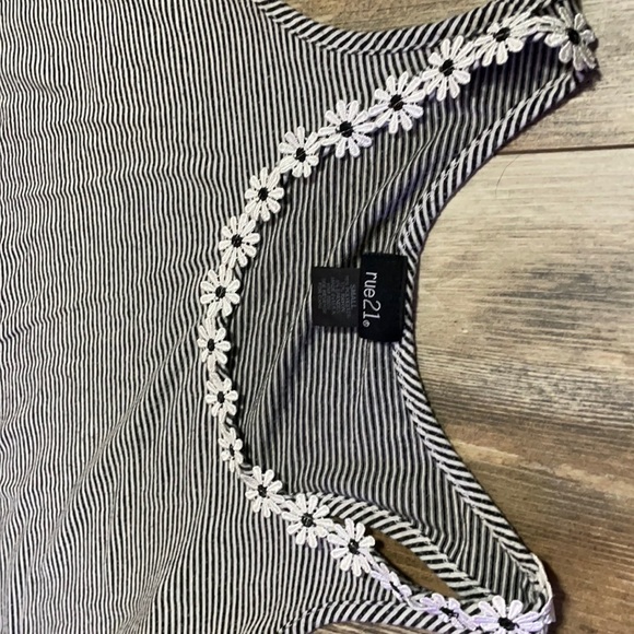 Daisy crop top - Picture 2 of 2